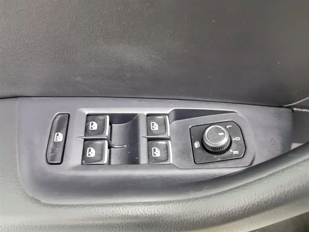 VOLKSWAGEN MAGOTAN 2019