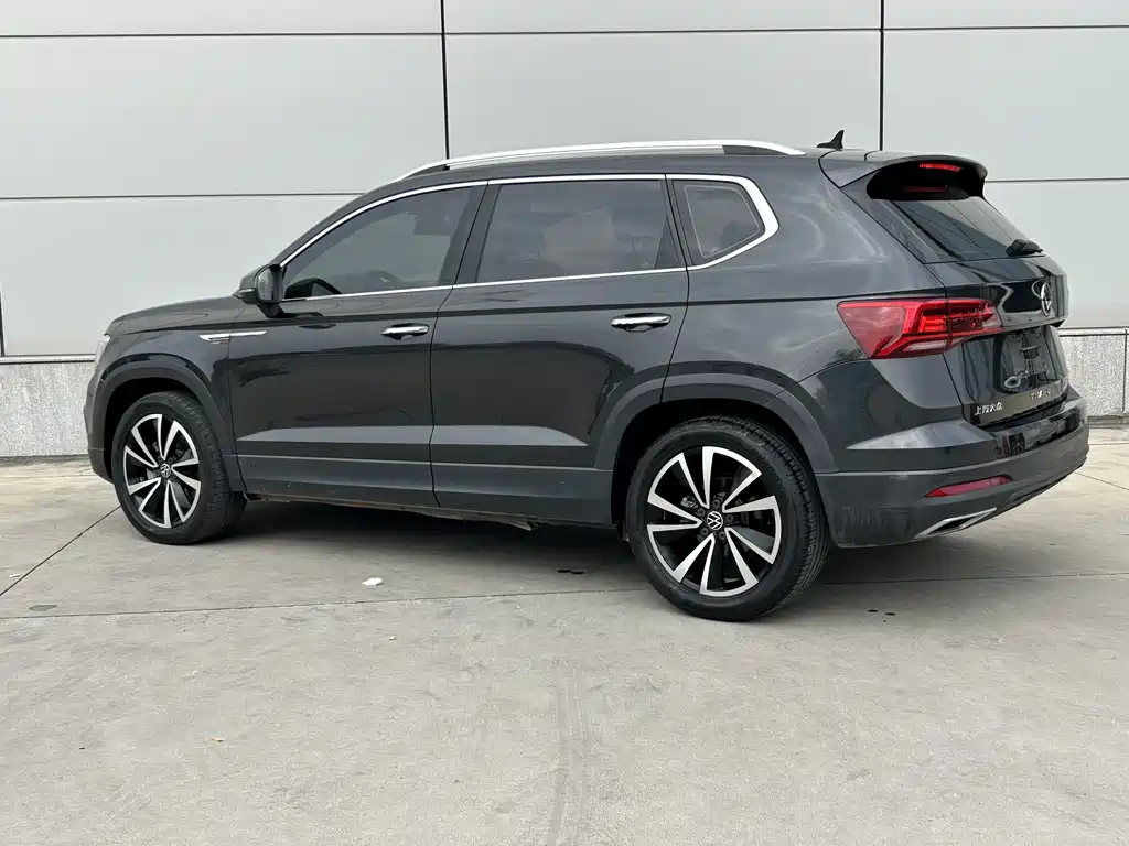 VOLKSWAGEN THARU 2022