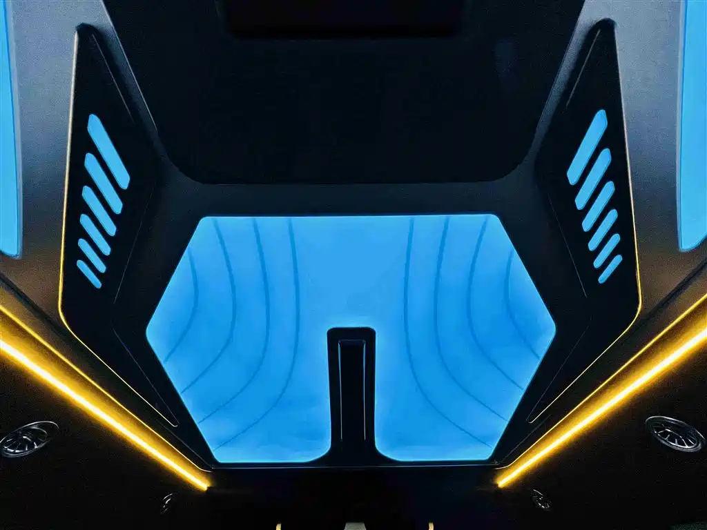 FORD TOUREO 2023
