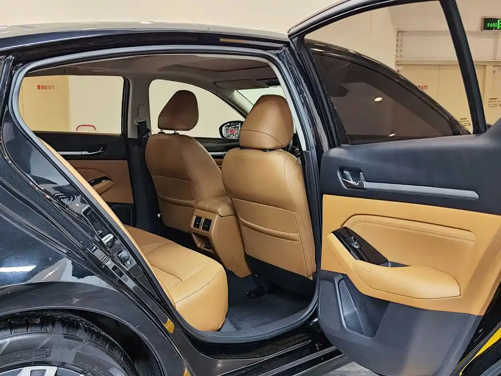 NISSAN TEANA 2023
