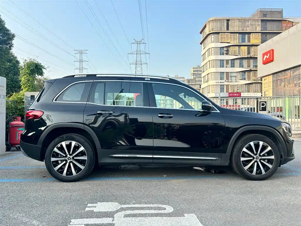 MERCEDES BENZ GLB 2025