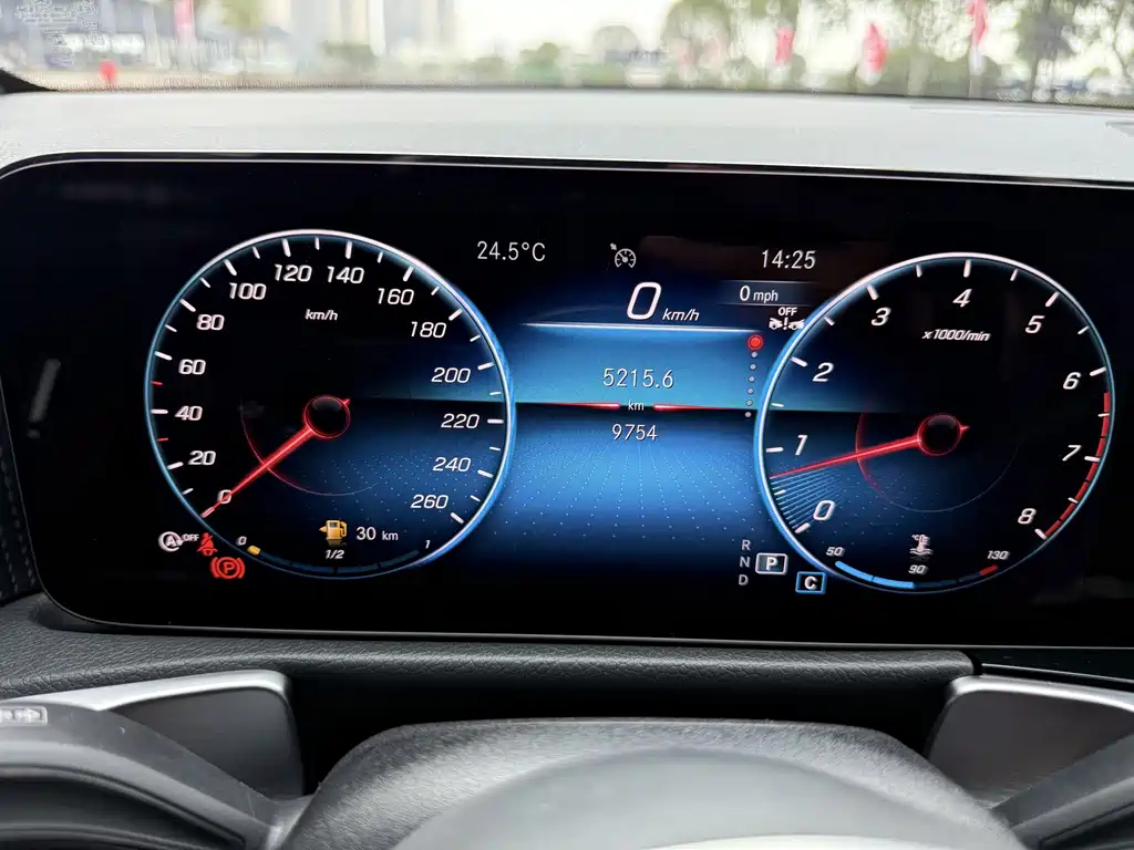 MERCEDES BENZ GLB 2023