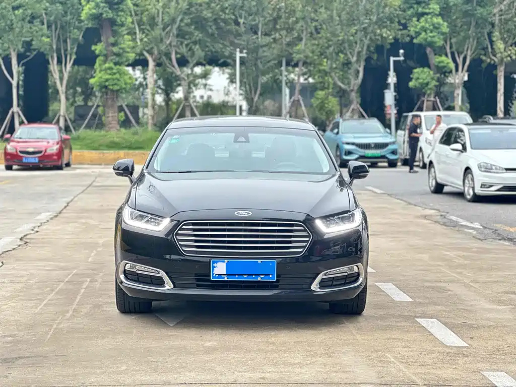 FORD TAURUS 2019