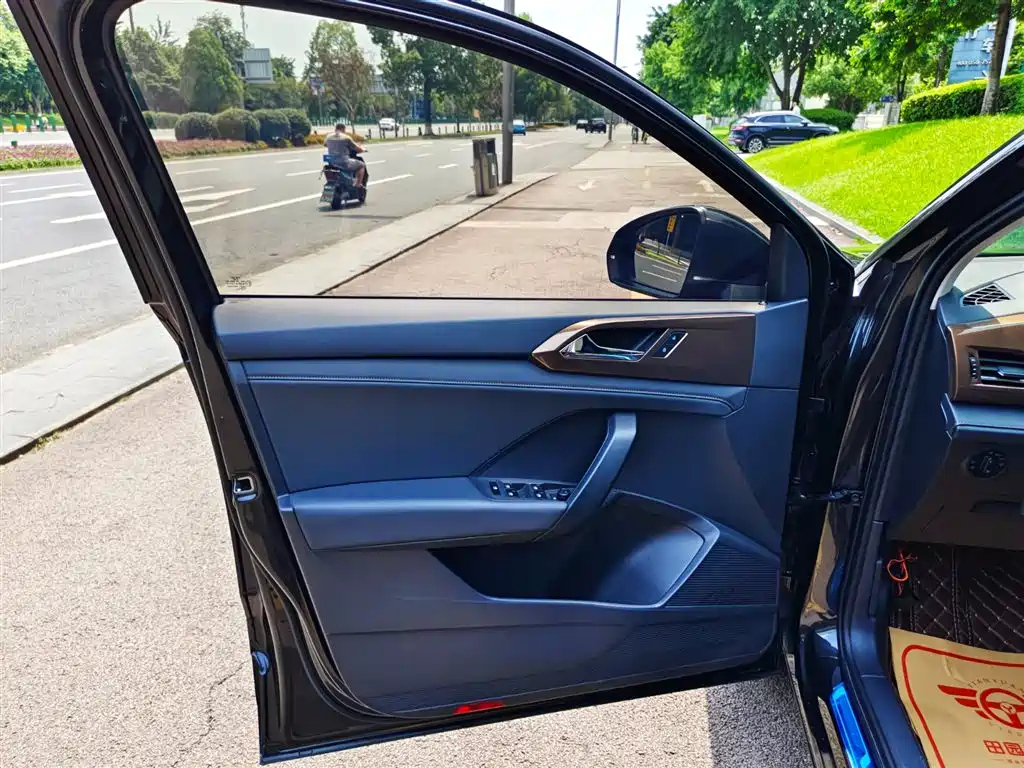 VOLKSWAGEN THARU 2022