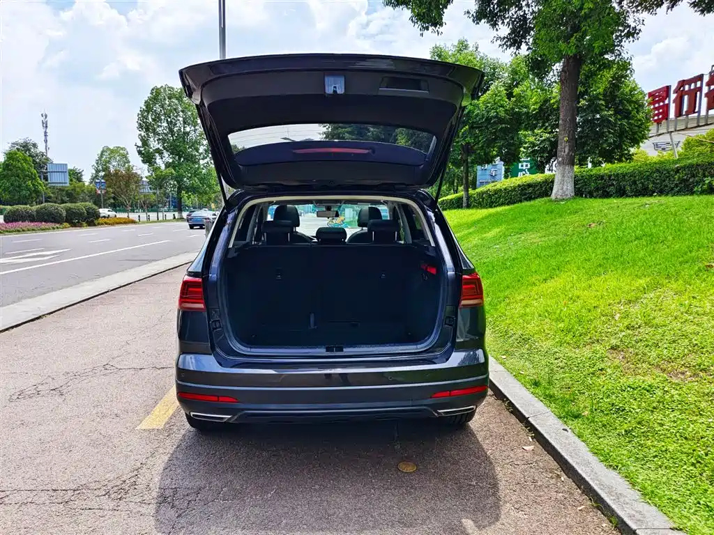 VOLKSWAGEN THARU 2022