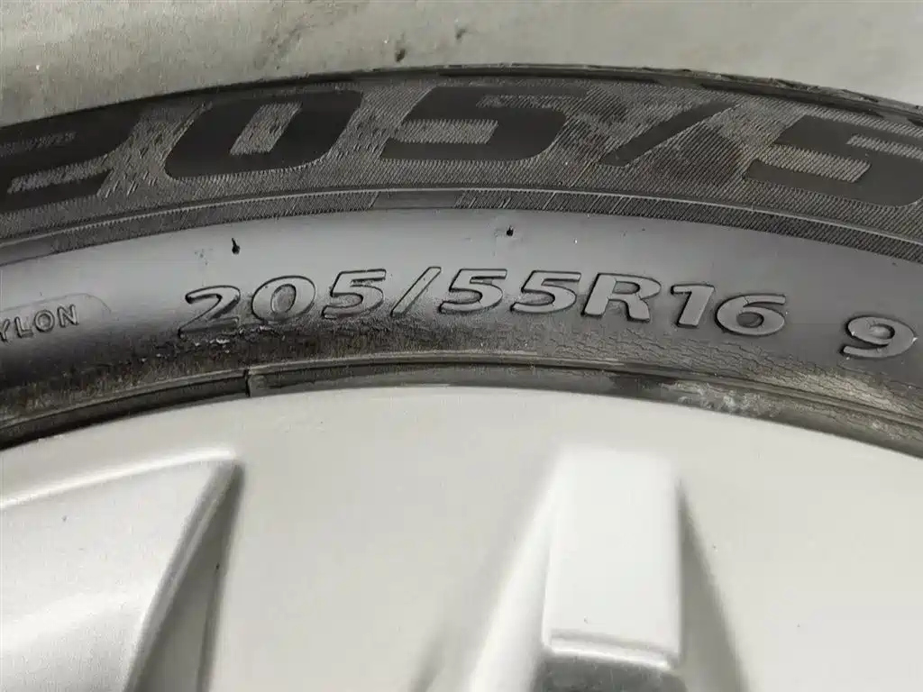 GEELY AUTO EMGRAND 2016