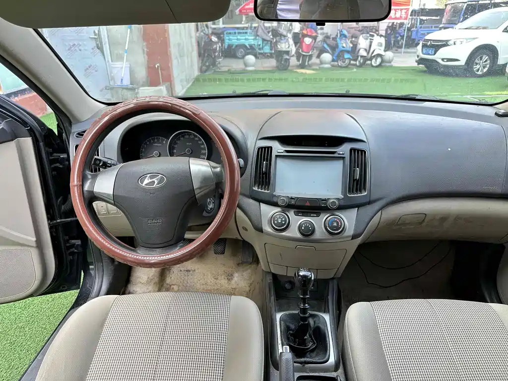 HYUNDAI CELESTA 2011