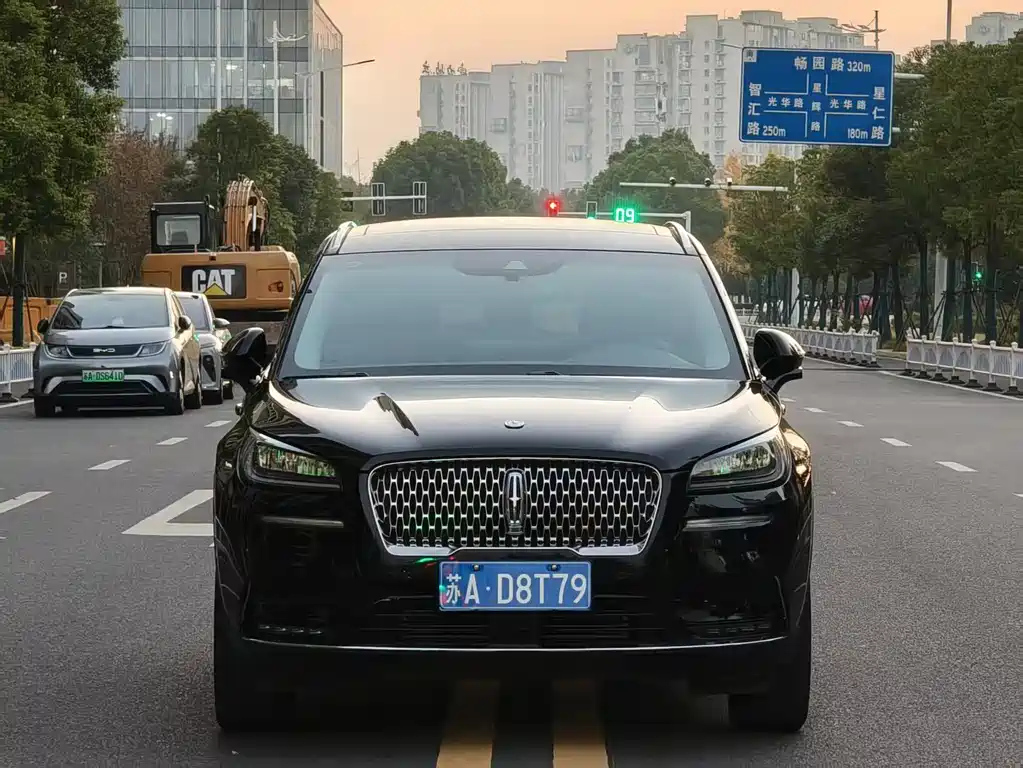 LINCOLN ADVENTURER 2021