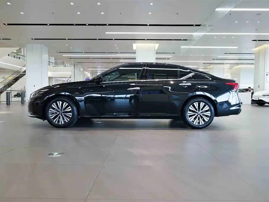 NISSAN TEANA 2024