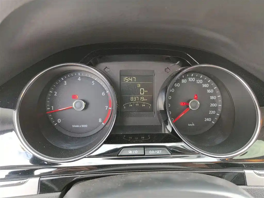 VOLKSWAGEN BORA 2015