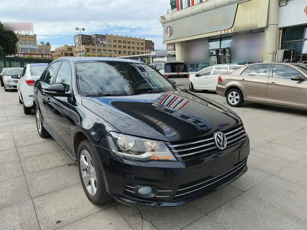 VOLKSWAGEN BORA 2015