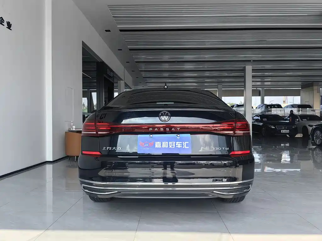 VOLKSWAGEN PASSAT 2024