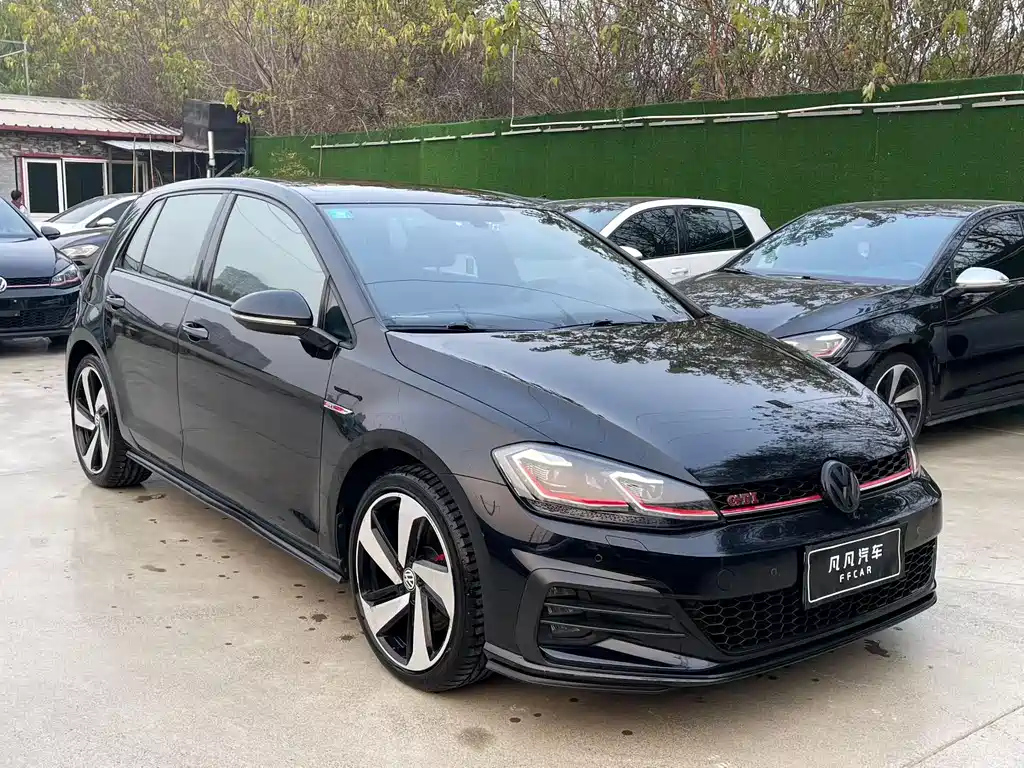 VOLKSWAGEN GOLF GTI 2019