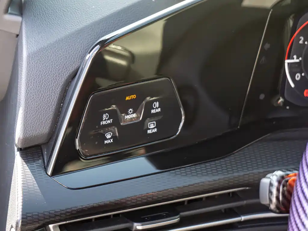 VOLKSWAGEN GOLF GTI 2024