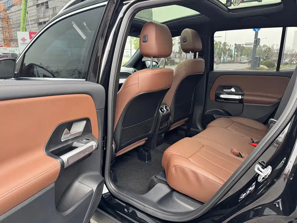 MERCEDES BENZ GLB 2023