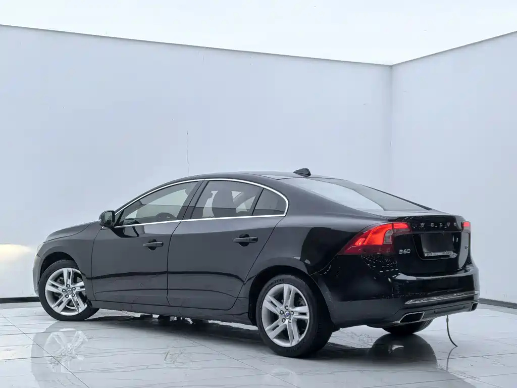 VOLVO S60 2015