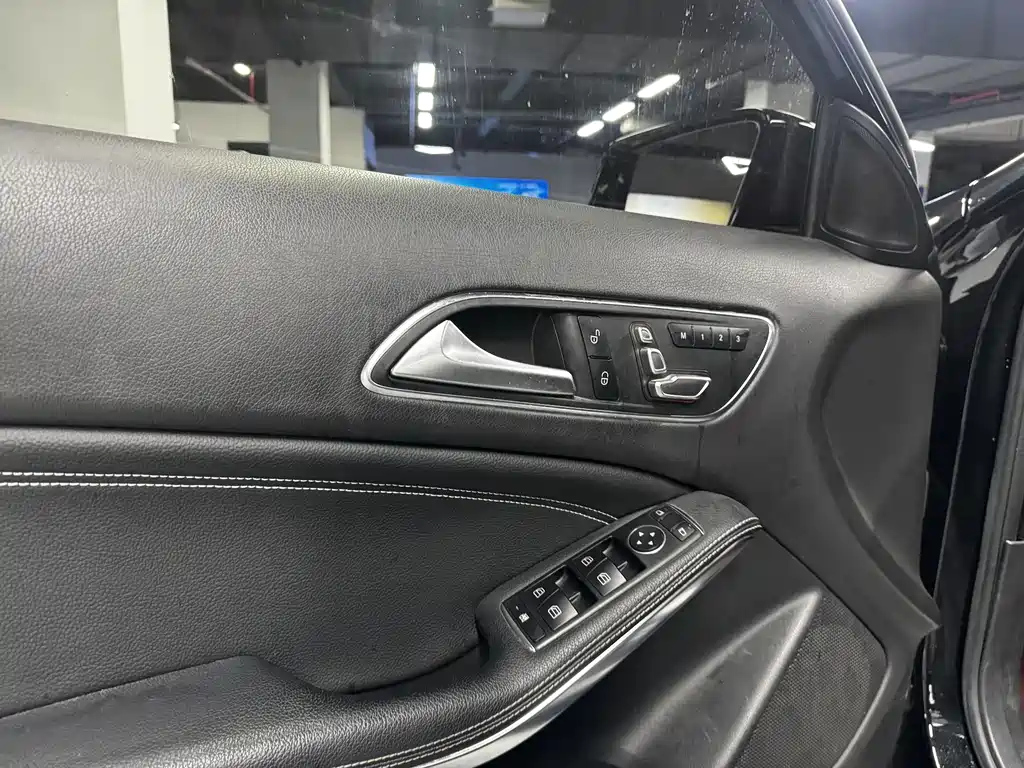 MERCEDES BENZ GLA 2017