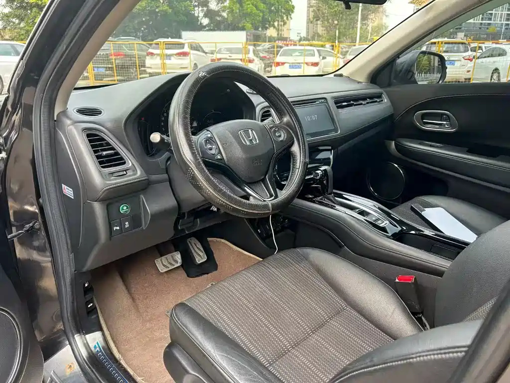 HONDA VEZEL 2015
