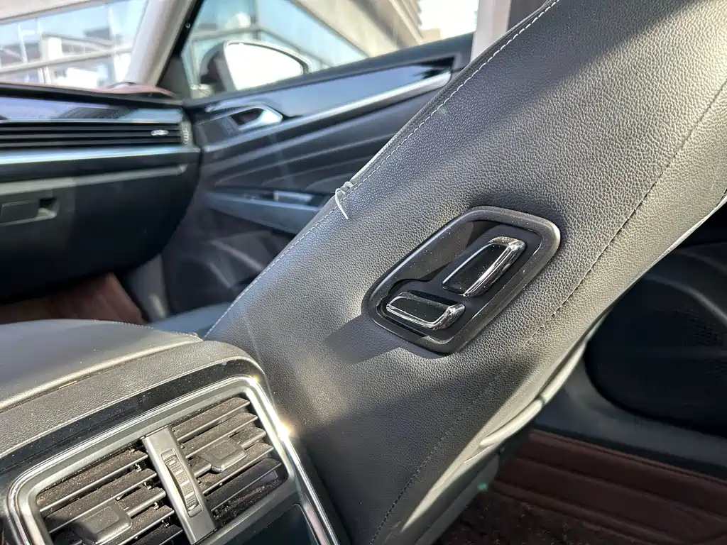 VOLKSWAGEN PASSAT 2022