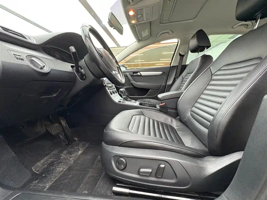 VOLKSWAGEN MAGOTAN 2015