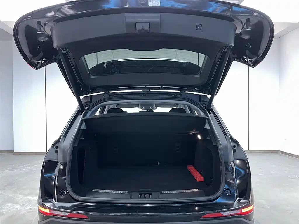 LINCOLN ADVENTURER 2020
