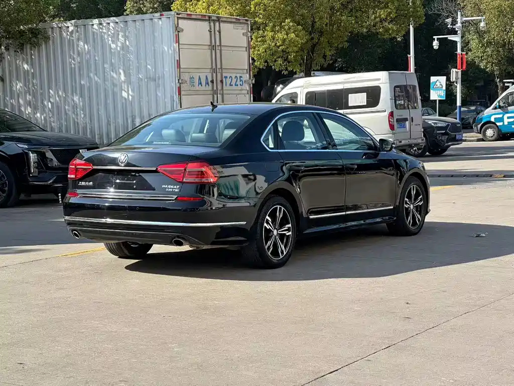 VOLKSWAGEN PASSAT 2016