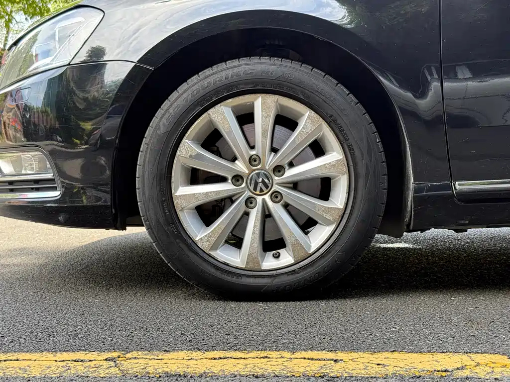 VOLKSWAGEN MAGOTAN 2013