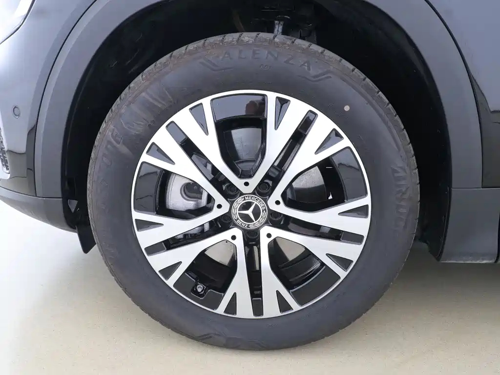 MERCEDES BENZ GLB 2024