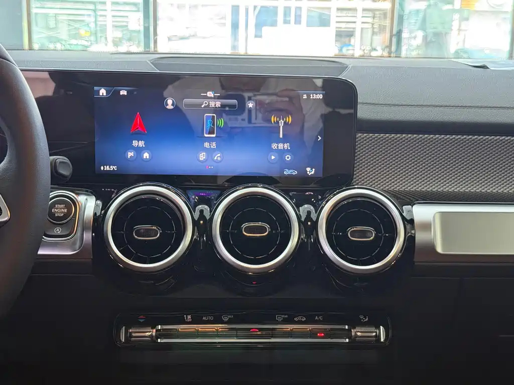 MERCEDES BENZ GLB 2024