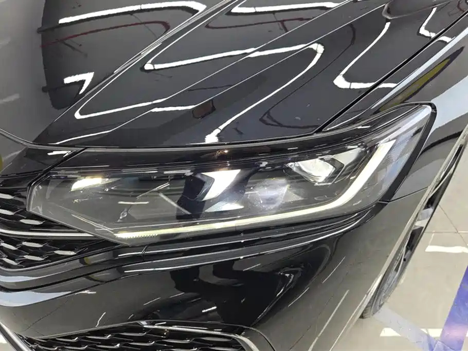 VOLKSWAGEN PASSAT 2024