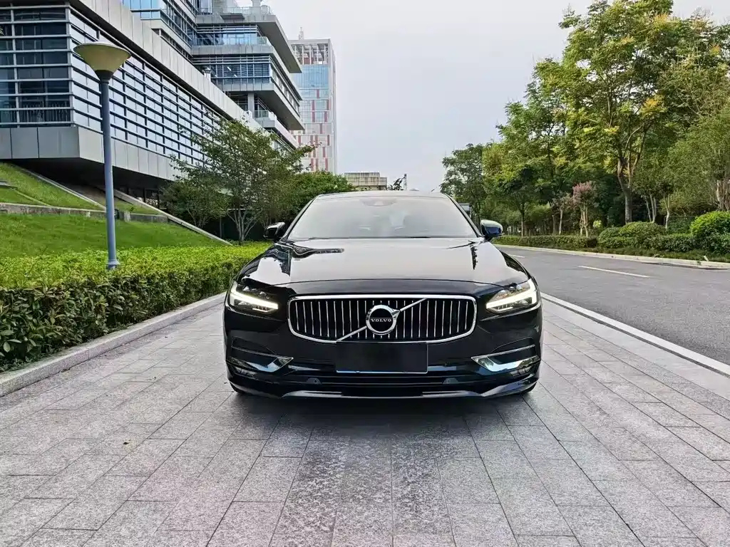 VOLVO S90 2019