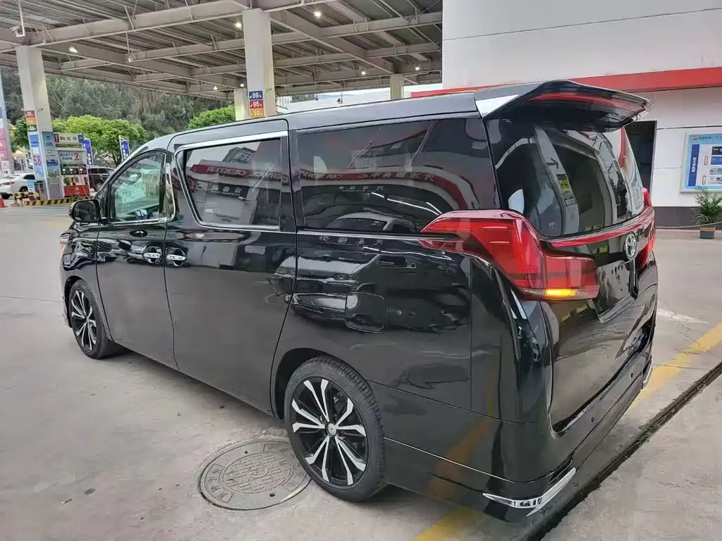 TOYOTA ALPHARD 2012
