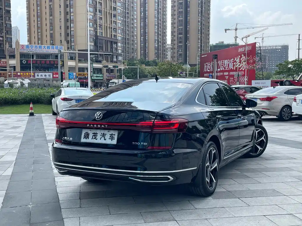 VOLKSWAGEN PASSAT 2024