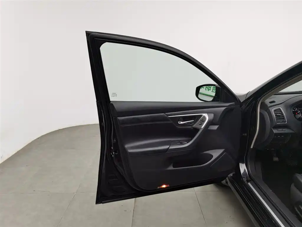 NISSAN TEANA 2015
