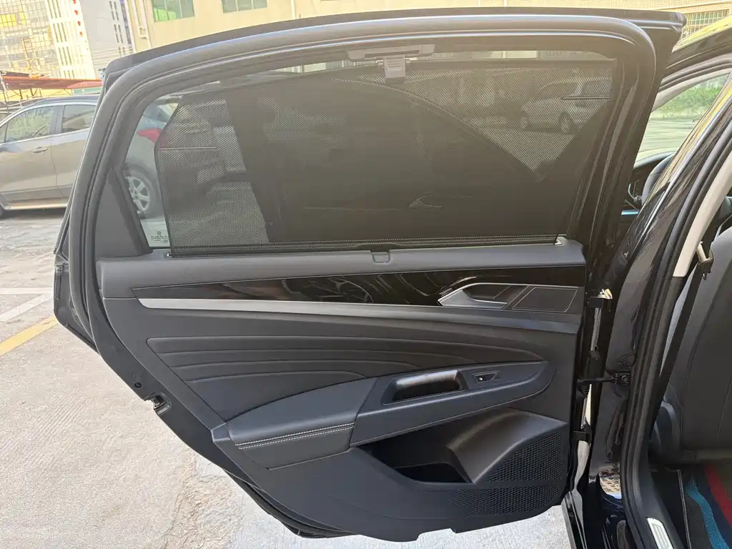 VOLKSWAGEN PASSAT 2024