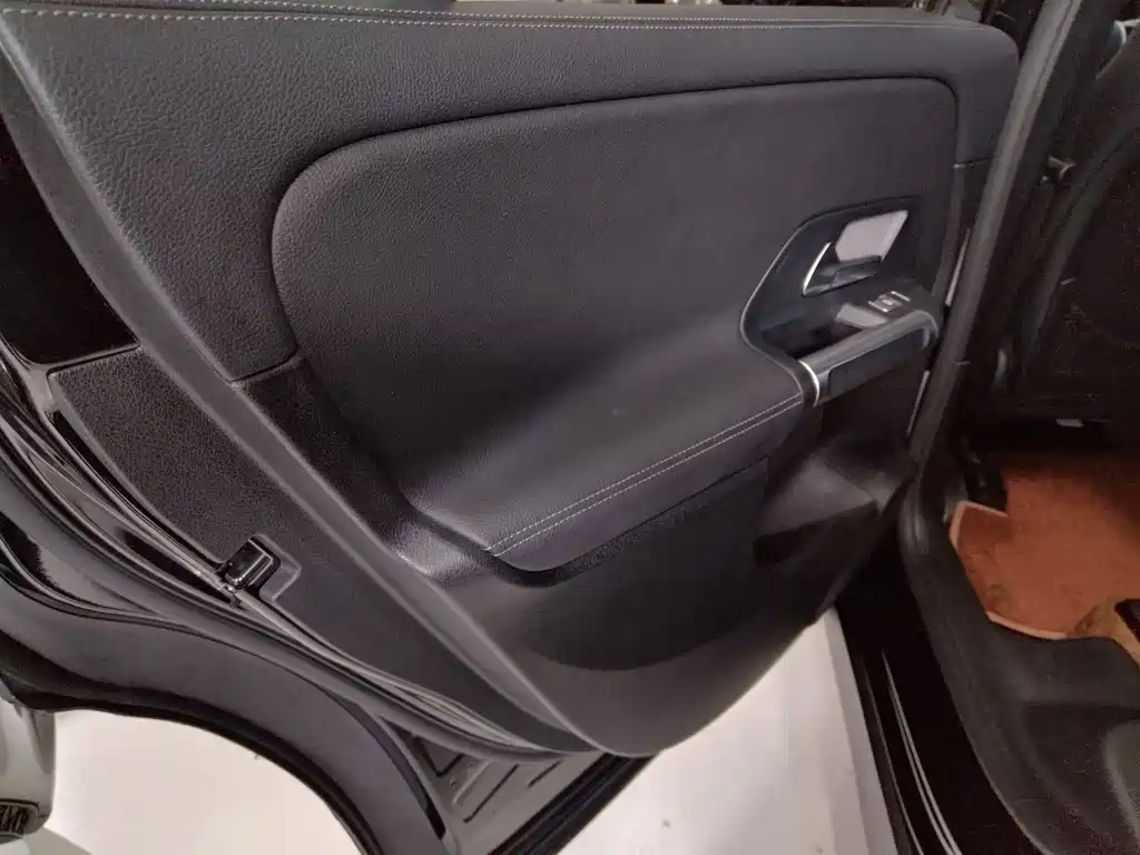 MERCEDES BENZ GLB 2020