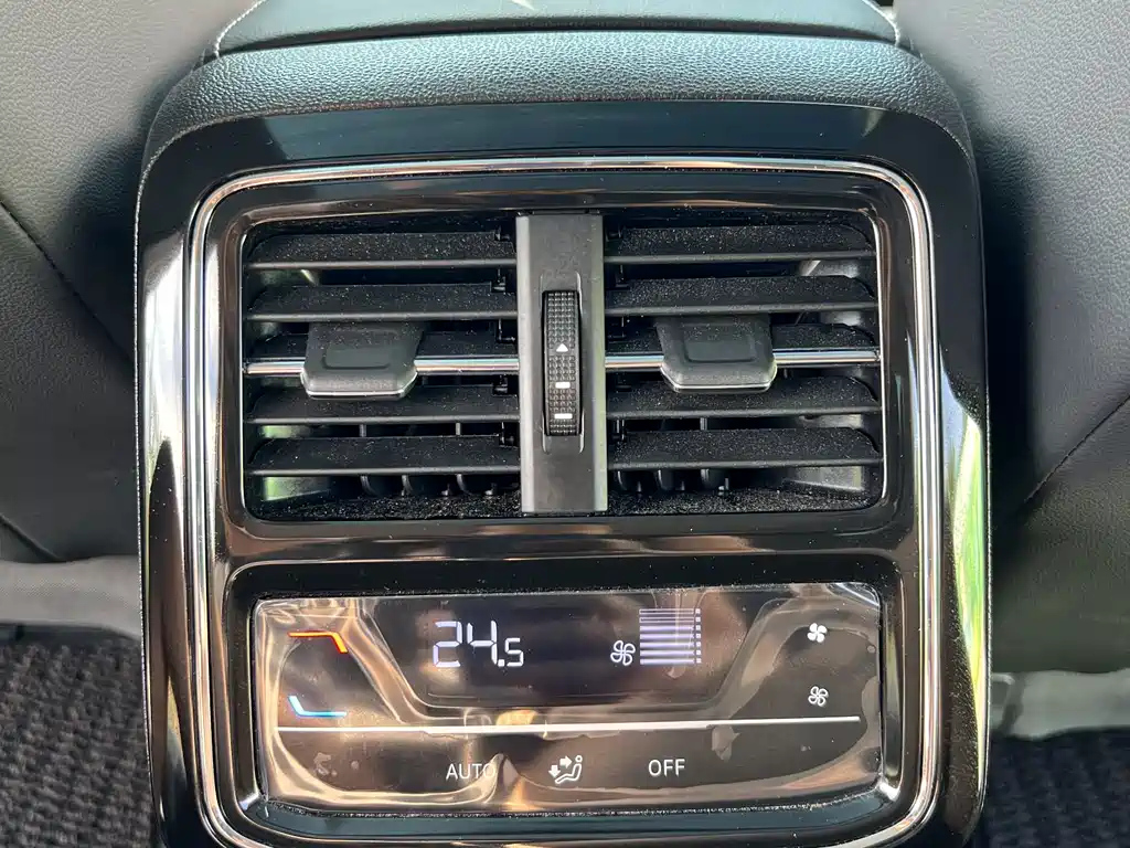 VOLKSWAGEN PASSAT 2025