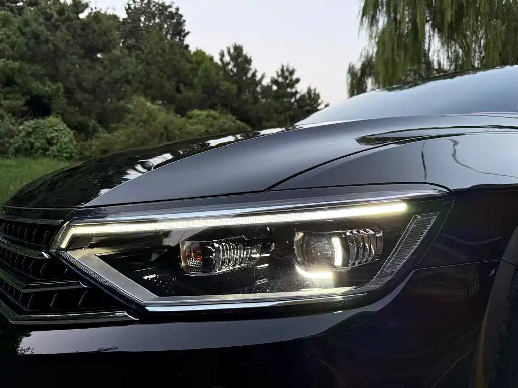 VOLKSWAGEN MAGOTAN 2023
