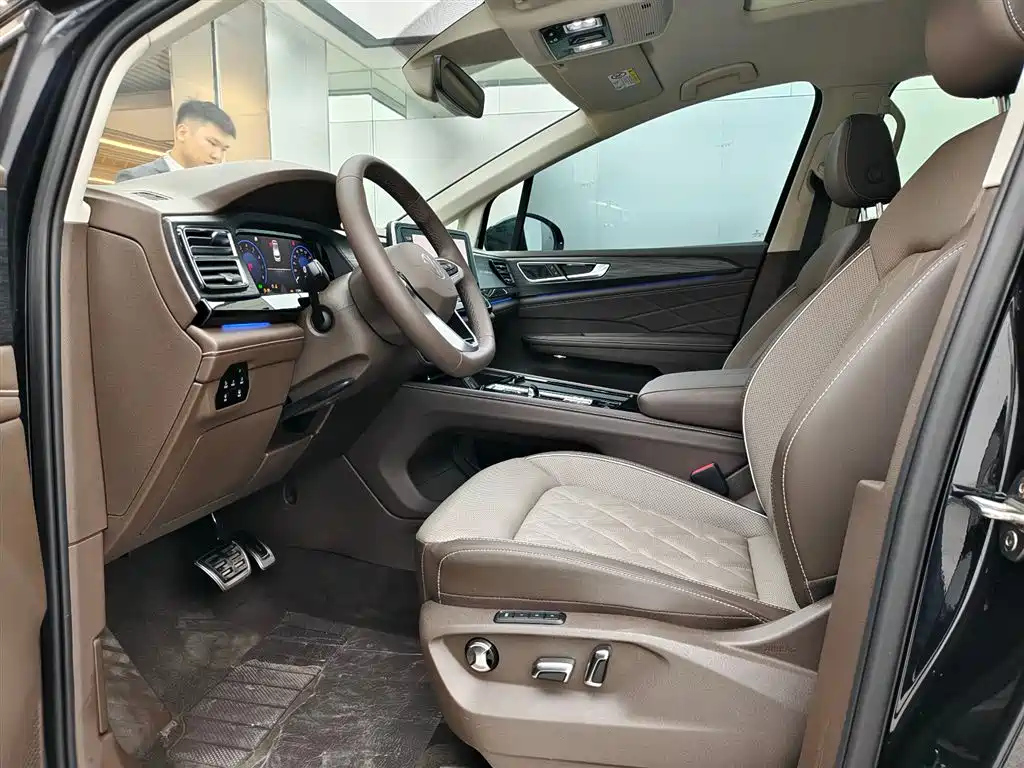 VOLKSWAGEN VILORAN 2024