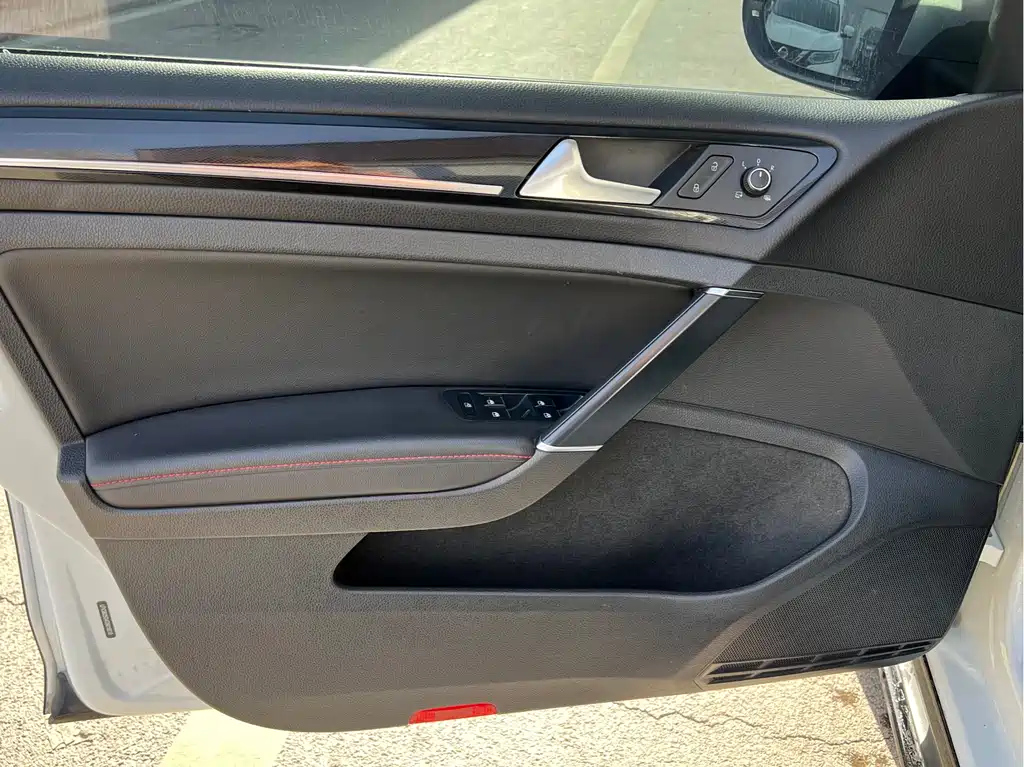 VOLKSWAGEN GOLF GTI 2016