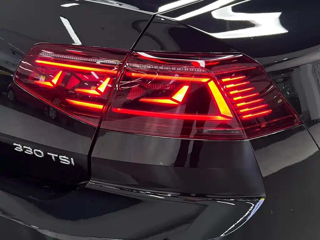 VOLKSWAGEN MAGOTAN 2023