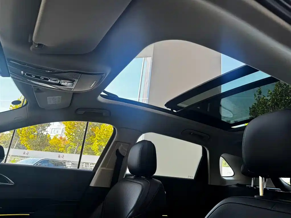 HONGQI HS3 PHEV 2025