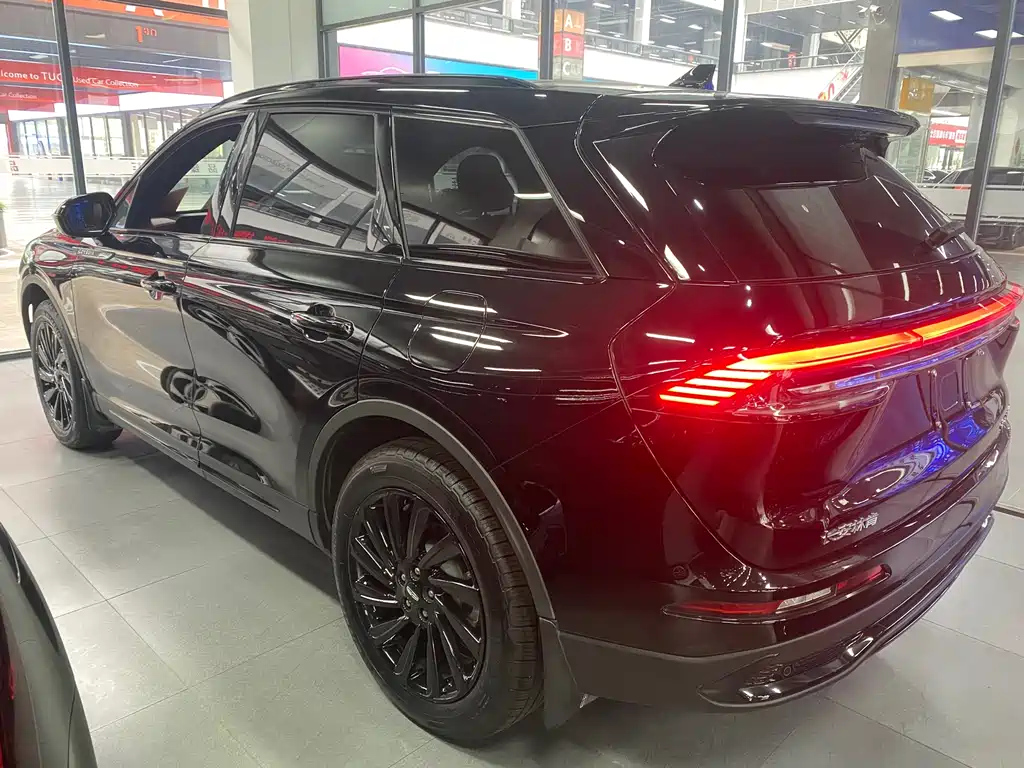 LINCOLN ADVENTURER 2023