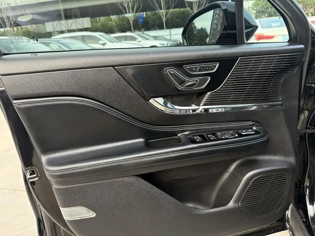 LINCOLN ADVENTURER 2021