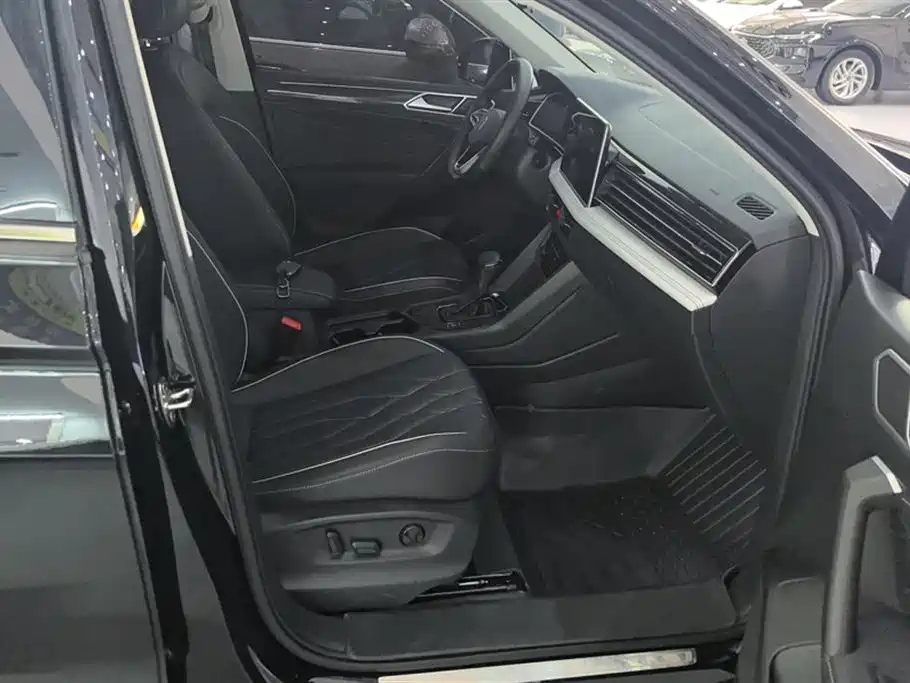 VOLKSWAGEN TIGUAN L 2023