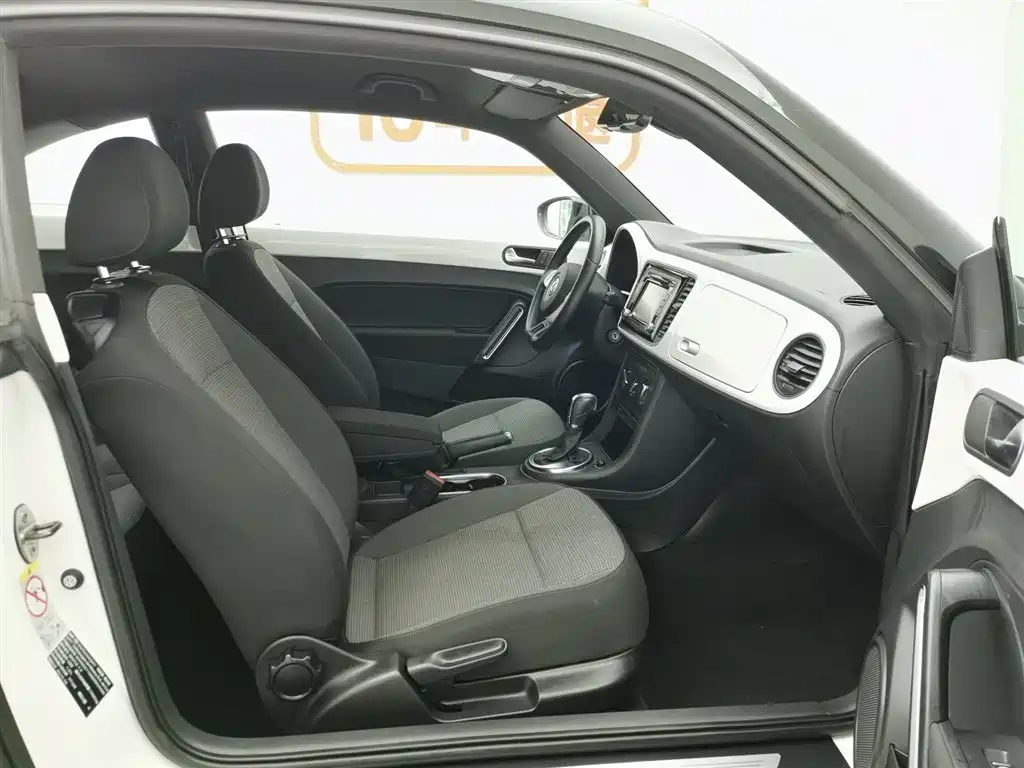 VOLKSWAGEN BEETLE 2014