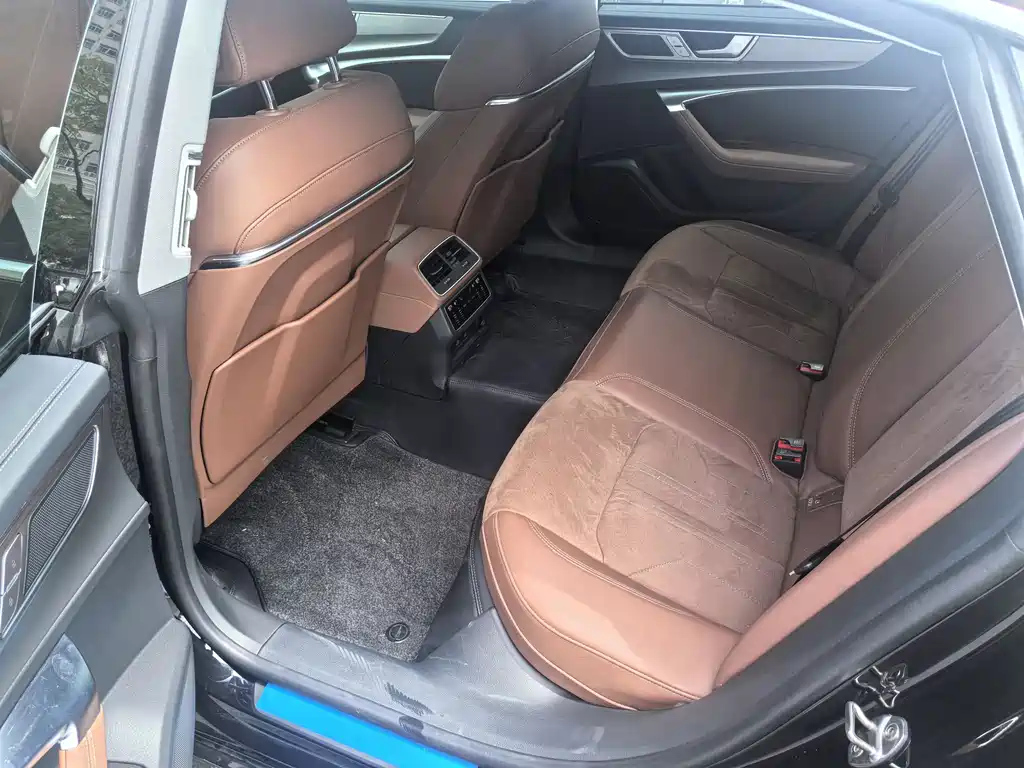 AUDI A7L 2024