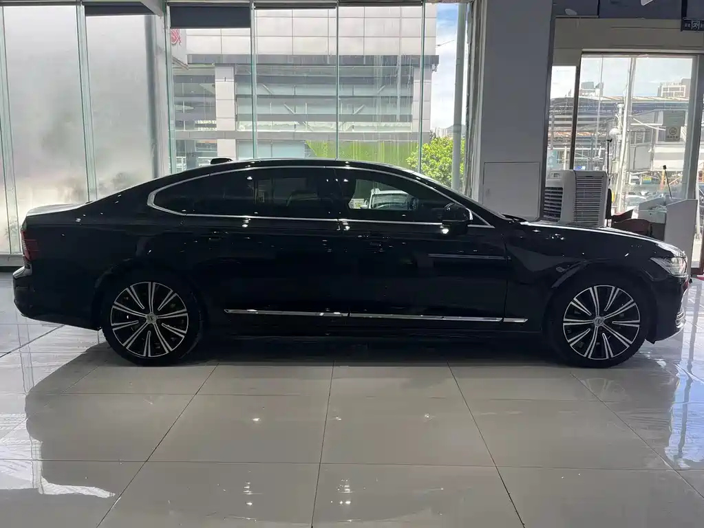 VOLVO S90 2024