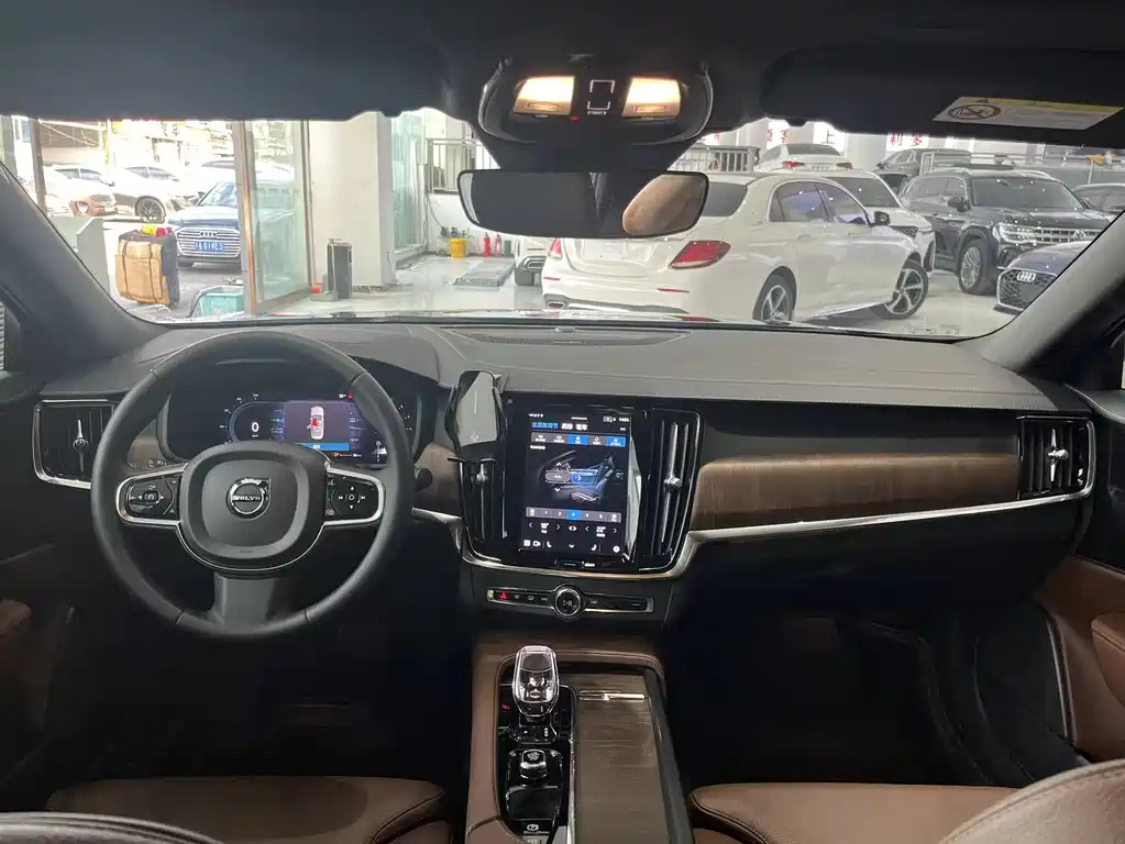 VOLVO S90 2024