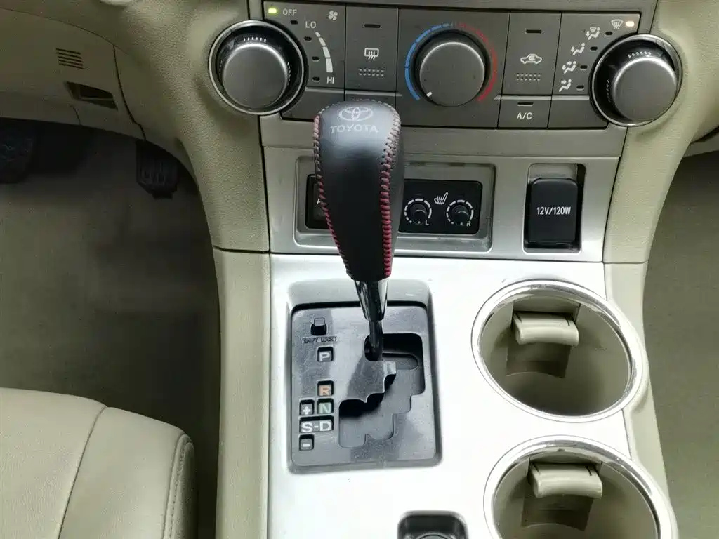 TOYOTA HIGHLANDER 2013